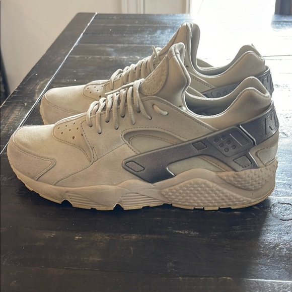 Nike’s - Picture 4 of 7